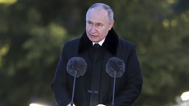 Prezident Vladimir Putin na 80. vro blokdy Leningradu uctil obti v ruskm Petrohradu. (27. ledna 2024)