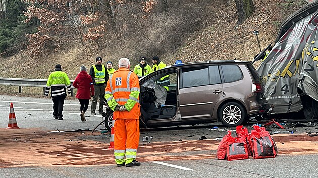 Dopravn nehoda v Miroovicch na sjezdu z dlnice D1 (26. ledna 2024)