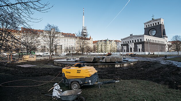 Rekonstrukce n�m�st� Ji��ho z Pod�brad za�ala. (24. ledna 2024)