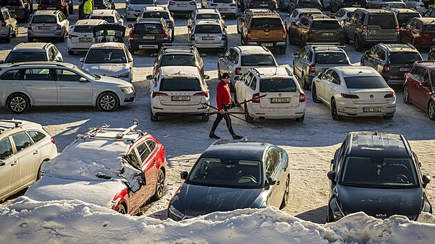 Pln parkovit v Bedichov v Jizerskch horch (20. ledna 2024)