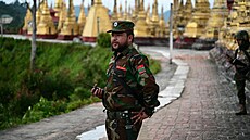 Bojovník Ta'angské národní osvobozenecké armády (TNLA) na severu Myanmaru (12....