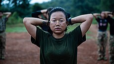 Výcvik bojovnic povstalecké skupiny Mandalay Peoples Defense Forces (MDY-PDF)...
