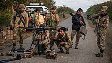 Písluníci povstalecké skupiny Mandalay People's Defense Forces (MDY-PDF) na...
