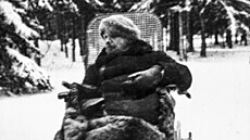 Vladimir Ilji Lenin na invalidním vozíku ve svém sídle v Gorkách v zim 1923