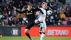 Adam �evínský (vlevo) ze Sparty a Oscar Hojlund z Kodan�.