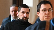 Obalovaný Roman Rohozin (uprosted) u Krajského soudu v Brn, který pokraoval...