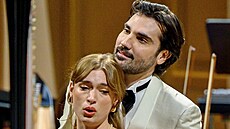 Tenorista Jonathan Tetelman a sopranistka Sylvia DEramo na koncert v Rudolfinu