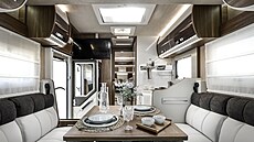 Mobilvetta K-Yacht Tekno Line 86, v interiéru pracuje s protikladem bílých...