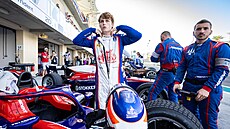 Roman Stan�k se chystá na závod v rámci formule 2.