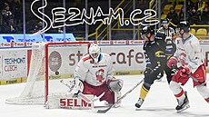 Ond�ej Ka�e p�ekonává Branislava Konráda.