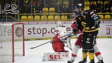 Petr Koblasa v �erném p�ekonává Branislava Konráda