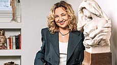 Po letech dokumentaristiky a také �éfování spole�enskému týdeníku Story v roce...