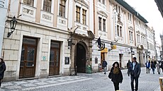 Podnikatelská drustevní zálona sídlí v Celetné v Praze, má vak na dom jen...