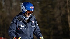 Amerianka Mikaela Shiffrinová se soustedí ped svým startem Cortin. Sjezd...