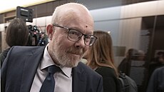 Ministr zdravotnictví Vlastimil Válek ve Sn�movn�