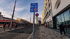 Pí zónu mezi chodníkem u obchodního domu Letmo a tramvajovou zastávkou v...