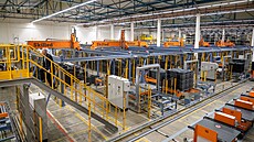 Otev�ení nového robotického pln� automatizovaného skladu pneumatik ve...