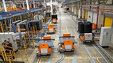 Otev�ení nového robotického pln� automatizovaného skladu pneumatik ve...