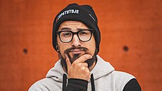 Filip Koryta má mnoho aktivit. V�nuje se slam poetry, pí�e knihy, skládá hudbu...