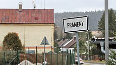 Prameny, malá obec le�ící ve Slavkovském lese, u� roky bojuje s dluhy. Te� se...