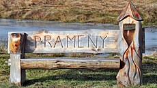 Prameny, malá obec le�ící ve Slavkovském lese, u� roky bojuje s dluhy. Te� se...