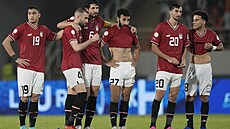 Egypttí fotbalisté po prohraném penaltovém rozstelu v osmifinále Afrického...