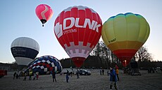 Horkovzduné balóny se vznesly z malého letit u Kejlice na Havlíkobrodsku...