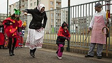 Ve t�íd� Studánka ��árské waldorfské mate�ské �koly kladou d�raz na slavení...