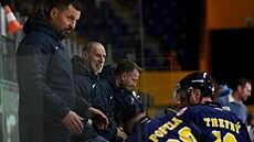 HC Slovan Ústí - Vrchlabí, 2. hokejová liga. Uprosted kou Ústí Miroslav Kanis.