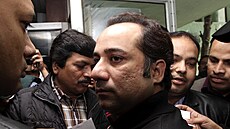 Rahat Fateh Ali Khan zadrený na letiti v Dillí za nepiznané peníze (2011)