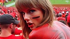 Vý�ez sexuáln� lad�né fotky Taylor Swift �í�ené na sociální síti. P�vodn� toho...