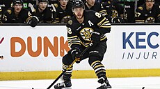 David Pastrák z Bostonu v zápase s Winnipegem.