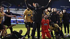 Fotbalisté Maidstone se radují ze senzaního postupu do osmifinále Anlického...