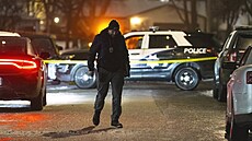 Úady pátrají po podezelém, který na pedmstí Chicaga zastelil osm lidí (22....