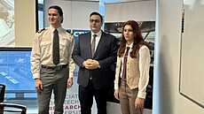 Ministr zahraniních vcí Jan Lipavský spolu s ukrajinskými studenty letectví,...