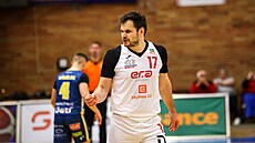 Jaromír Bohaík z Nymburka proívá zápas.