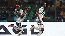 Kamerun�tí fotbalisté slaví gól na Africkém poháru.