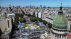 Tisíce Argentinc� v Buenos Aires stávkují proti radikálním reformám nového...