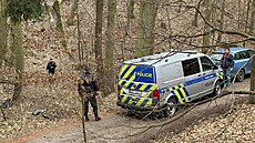 Praská policie v Kunraticích pátrala po neznámém pachateli, který v lese...