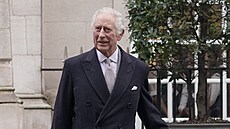Král Karel III. pi odchodu z nemocnice (Londýn, 29. ledna 2024)