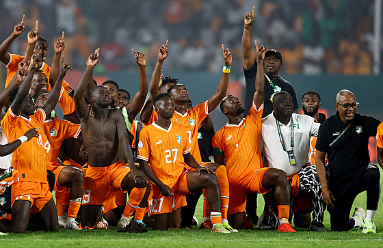 Fotbalisté Pob�e�í slonoviny po postupu do �tvrtfinále Afrického poháru.