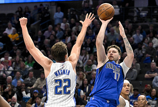 Dončič dalším skvělým výkonem spasil Dallas, Lakers zas selhali v Houstonu