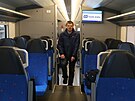 Nepjemn nkter strojvedouc pekvapila ka chodbiky mezi adami sedadel...