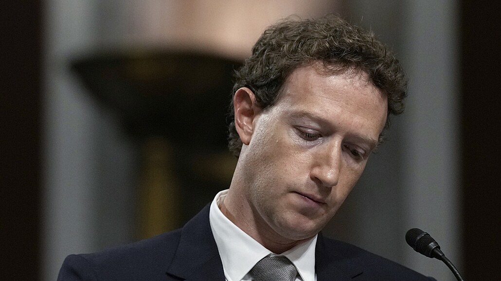 Generální editel spolenosti Meta Mark Zuckerberg hovoí bhem slyení v...