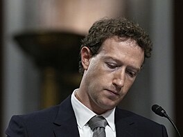Generální �editel spole�nosti Meta Mark Zuckerberg hovo�í b�hem sly�ení v...