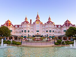 Ptihvzdikový hotel Disneyland v Paíi se na konci ledna znovu otevel...