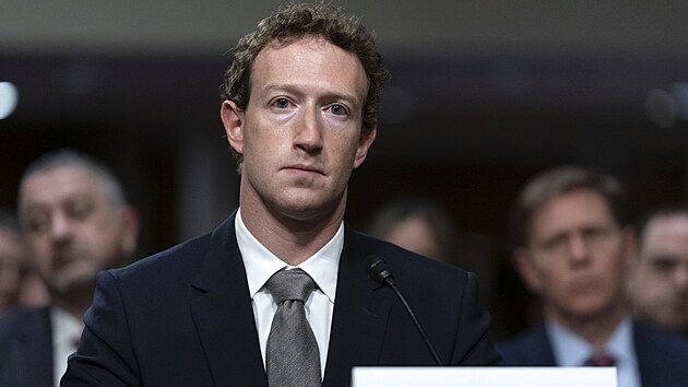 Gener�ln� �editel spole�nosti Meta Mark Zuckerberg b�hem sly�en� sen�tn�ho...