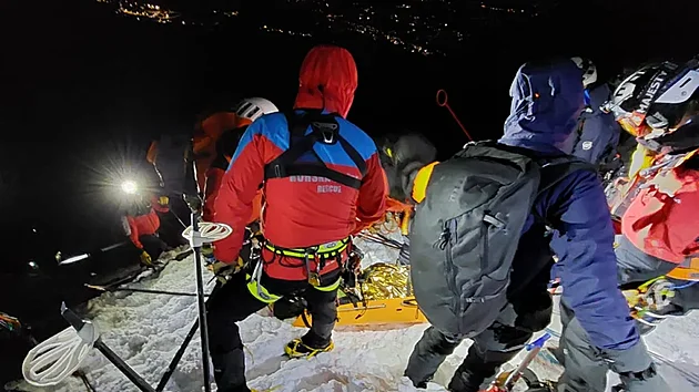 Záchranná akce po pádu turistů na Sněžce. (30. 1. 2024)