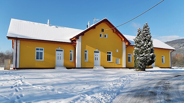 Rekonstruovan� n�dra�n� budova v Hrozn�t�n� se t�emi nov�mi byty.