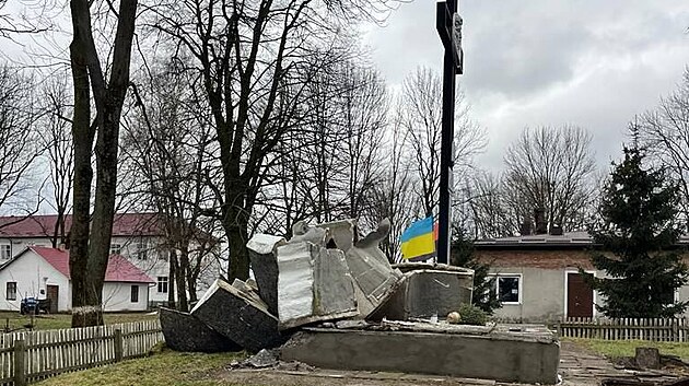 Lvovská oblast se na Ukrajin jako první zbavila vech památník z dob...